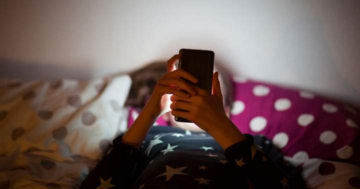 Surge in overnight calls to Kids Help Phone ‘a canary in the coal mine’: CEO Surge in overnight calls to Kids Help Phone ‘a canary in the coal mine’: CEO