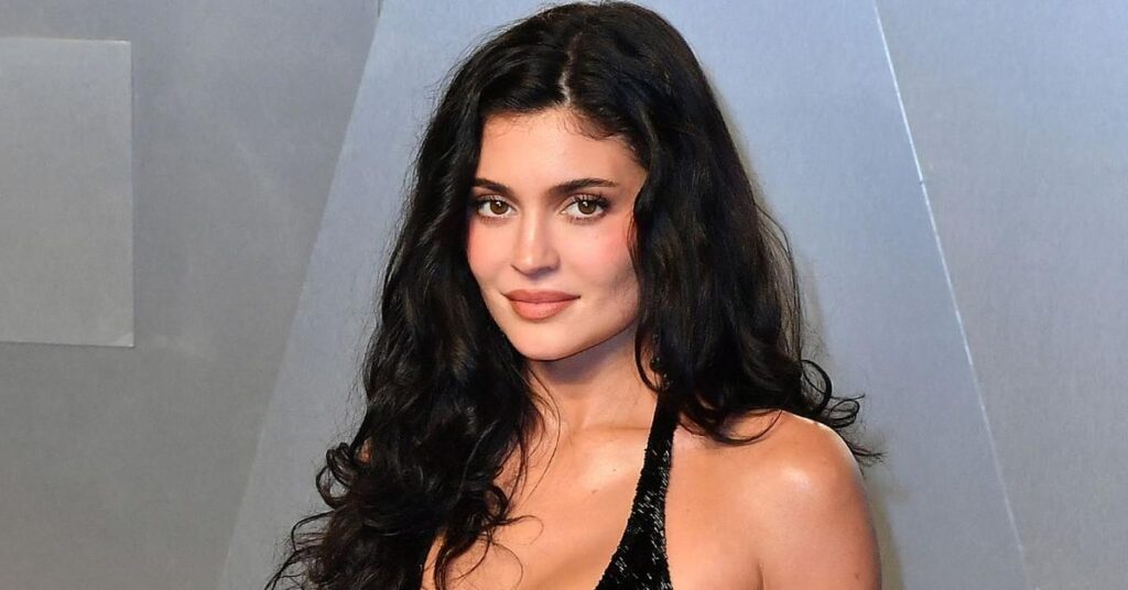 Kylie Jenner Poses Naked in Nothing But Thong Sandals for Alluring Campaign Photos Kylie Jenner Poses Naked in Nothing But Thong Sandals for Alluring Campaign Photos