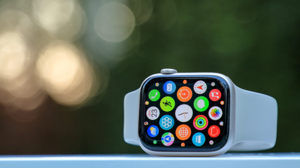 10 Apple Watch Features That Work Even Without Your iPhone Nearby 10 Apple Watch Features That Work Even Without Your iPhone Nearby