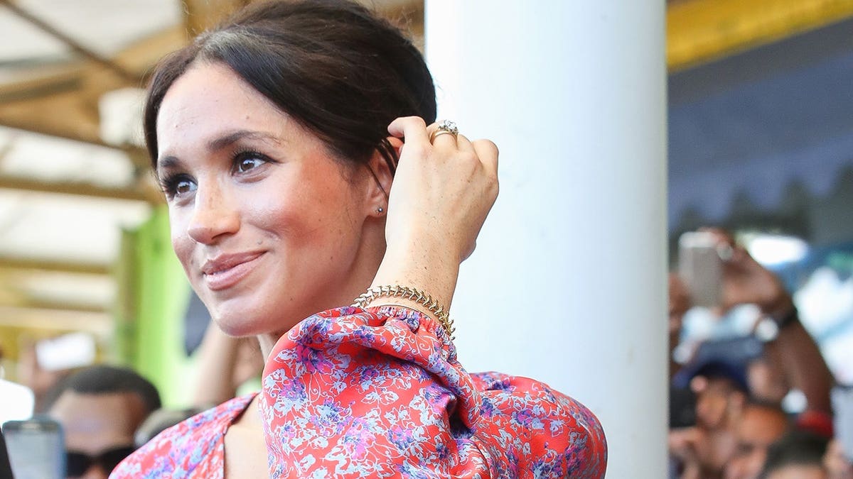 Meghan, Duchess of Sussex, meets female vendors at Suva Market in Fiji.