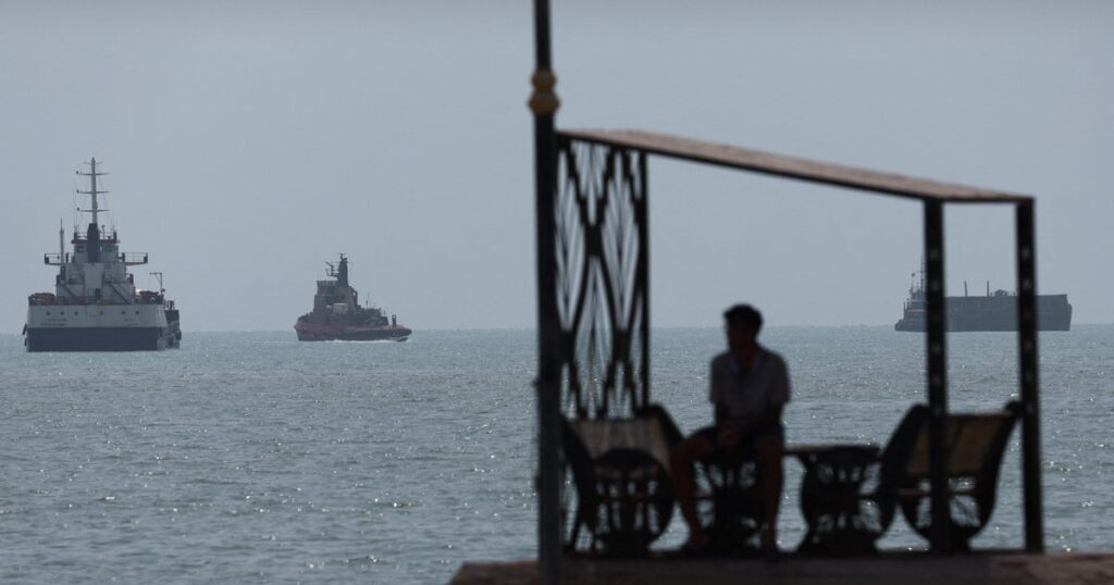 Live Updates: Iran vows to resist U.S. sanctions as war passes 6 Live Updates: Iran vows to resist U.S. sanctions as war passes 6