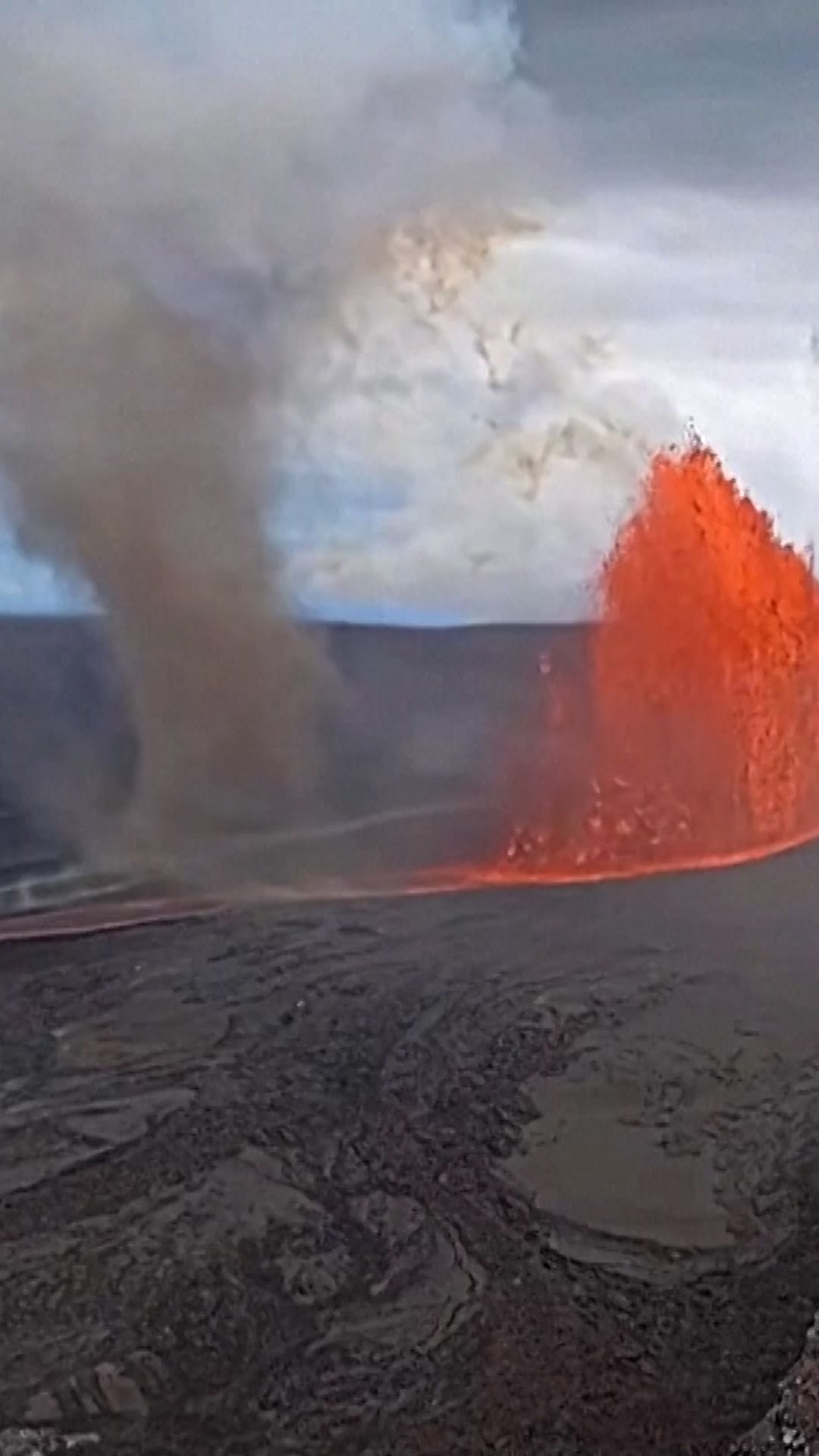 'Volnado' spotted during Kīlauea eruption in Hawaii.jpg