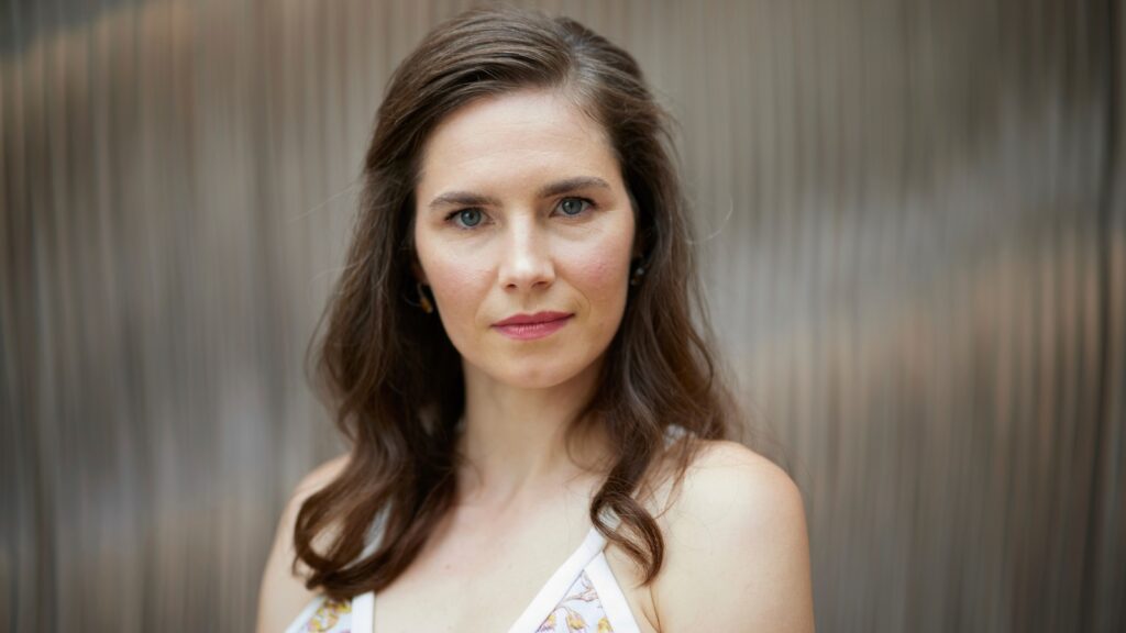 Amanda Knox defends comedy show at festival as honoring murdered former roommate Amanda Knox defends comedy show at festival as honoring murdered former roommate