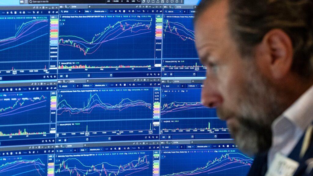 US stocks jump as employers cut 23,000 jobs, raising hopes that rate hikes can wait US stocks jump as employers cut 23,000 jobs, raising hopes that rate hikes can wait