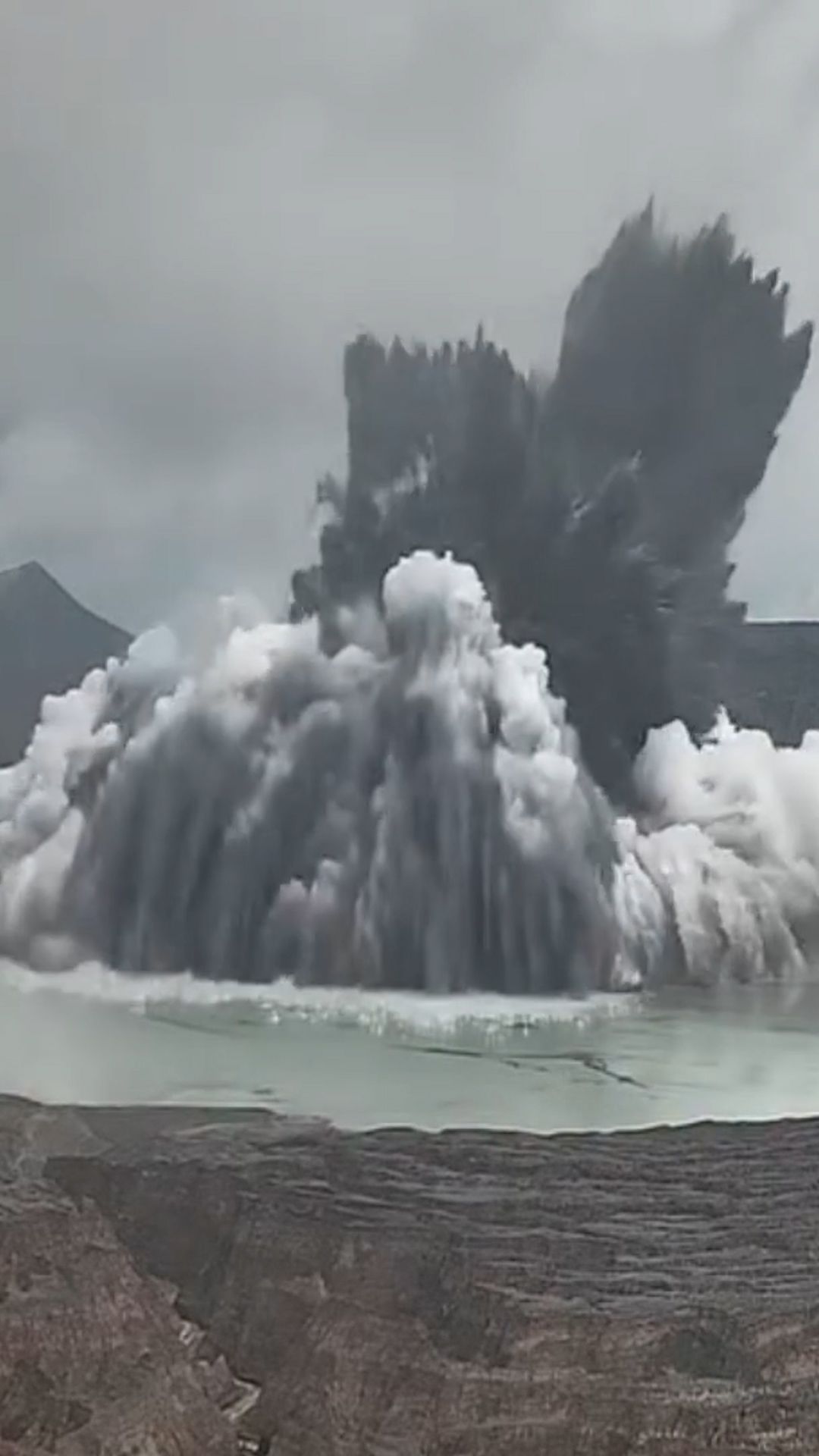 WX APP Taal Volcano Eruption 070126.00_01_16_16.Still002.jpg
