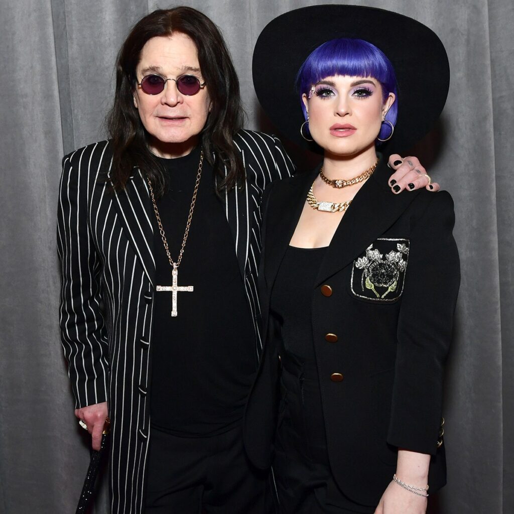 Kelly Osbourne Shares Family Kept Ozzy Osbourne at Home for Days After His Death Kelly Osbourne Shares Family Kept Ozzy Osbourne at Home for Days After His Death