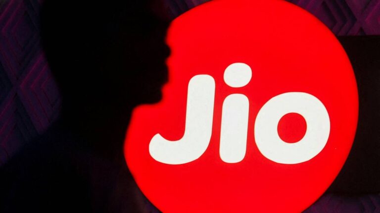 Jio IPO sets new records: Bids cross Rs 50,000 crore after full subscription in 100 minutes Jio IPO sets new records: Bids cross Rs 50,000 crore after full subscription in 100 minutes