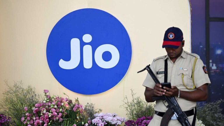 Jio IPO subscription hits 3.16x on Day 1; offer open till October 23 Jio IPO subscription hits 3.16x on Day 1; offer open till October 23